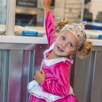 Doornroosje jurk + tiara, toverstaf, handschoenen, juwelen
