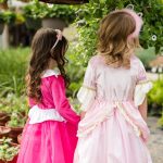 Doornroosje jurk + tiara, toverstaf, handschoenen, juwelen
