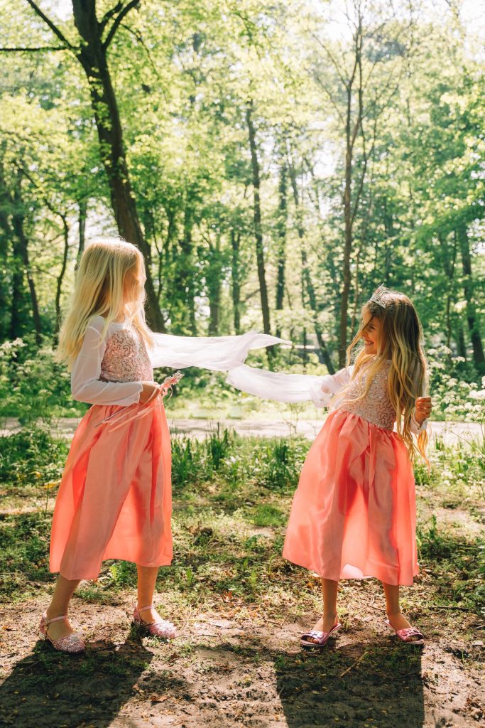 Roze prinsessenjurk met lange sleep + accessoires - Afbeelding 4