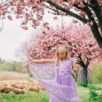 Frozen Elsa Jurk - Prinsessenjurk Meisje - Kroon + Toverstaf + Elsa Vlecht + Prinsessen Handschoenen - Paars