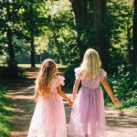 Frozen Elsa Jurk - Prinsessenjurk Meisje - Kroon + Toverstaf + Elsa Vlecht + Prinsessen Handschoenen - Paars