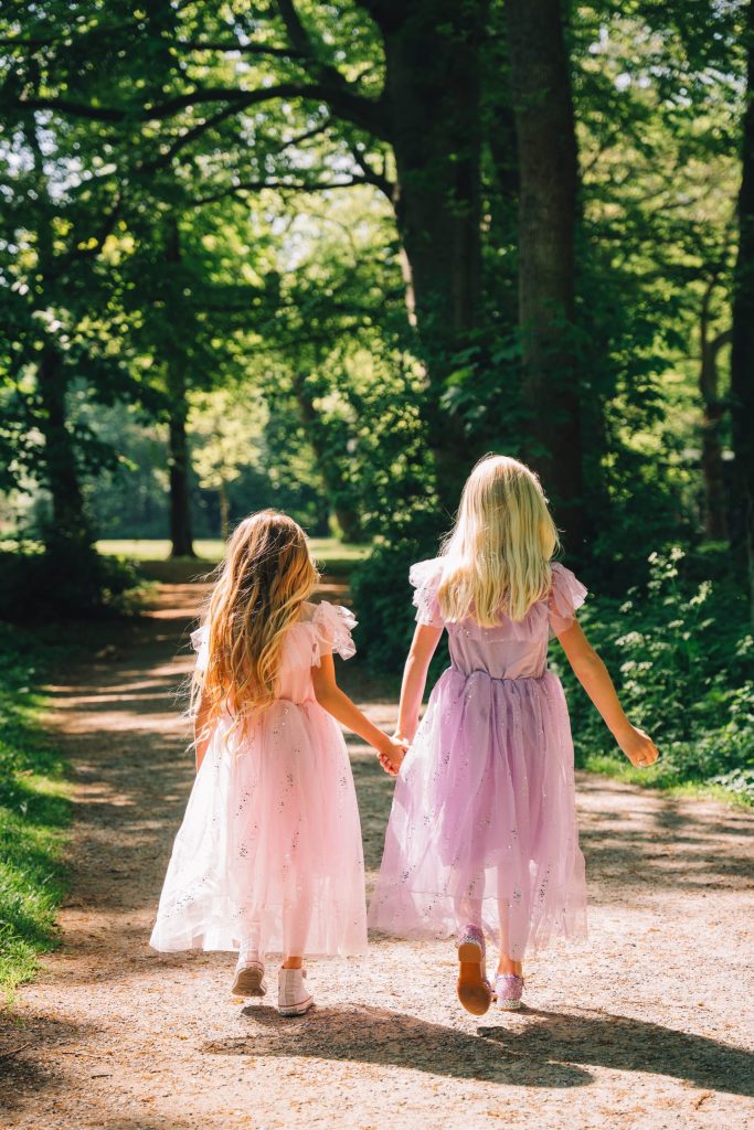 Frozen Elsa Jurk - Prinsessenjurk Meisje - Kroon + Toverstaf + Elsa Vlecht + Prinsessen Handschoenen - Paars - Afbeelding 5