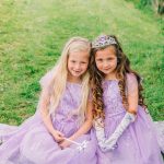 Frozen Elsa Jurk - Prinsessenjurk Meisje - Kroon + Toverstaf + Elsa Vlecht + Prinsessen Handschoenen - Paars