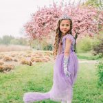 Frozen Elsa Jurk - Prinsessenjurk Meisje - Kroon + Toverstaf + Elsa Vlecht + Prinsessen Handschoenen - Paars