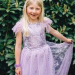 Frozen Elsa Jurk - Prinsessenjurk Meisje - Kroon + Toverstaf + Elsa Vlecht + Prinsessen Handschoenen - Paars
