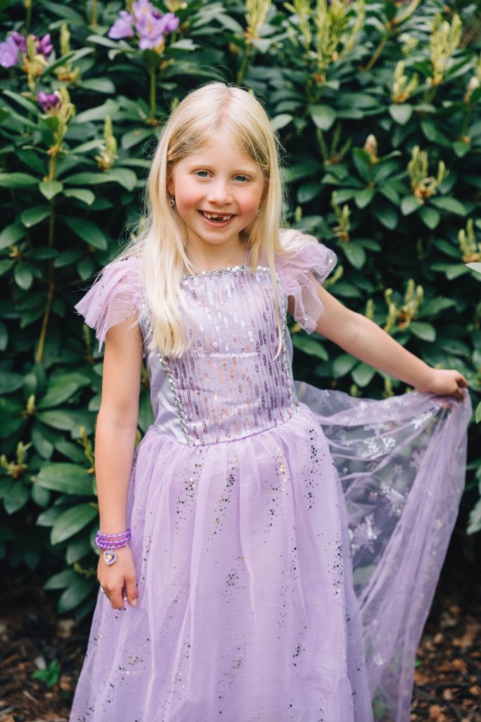 Frozen Elsa Jurk - Prinsessenjurk Meisje - Kroon + Toverstaf + Elsa Vlecht + Prinsessen Handschoenen - Paars - Afbeelding 4