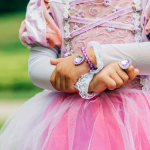 Rapunzel jurk + haarband + toverstaf + juwelen