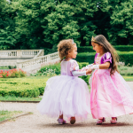 Rapunzel jurk + haarband + toverstaf + juwelen