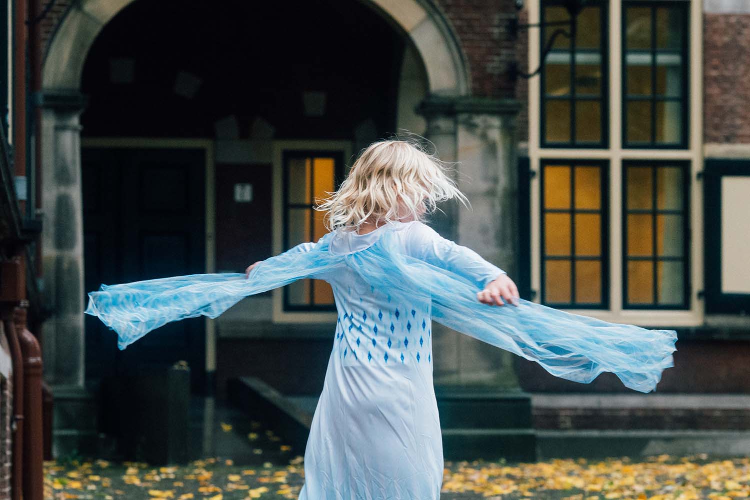 **Aanbieding** Frozen - Elsa jurk + Kroon - prinsessenjurk - € 14,95 - Afbeelding 3