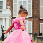 Doornroosje - roze prinsessenjurk vlinders + Kroon + Toverstaf + Handschoenen