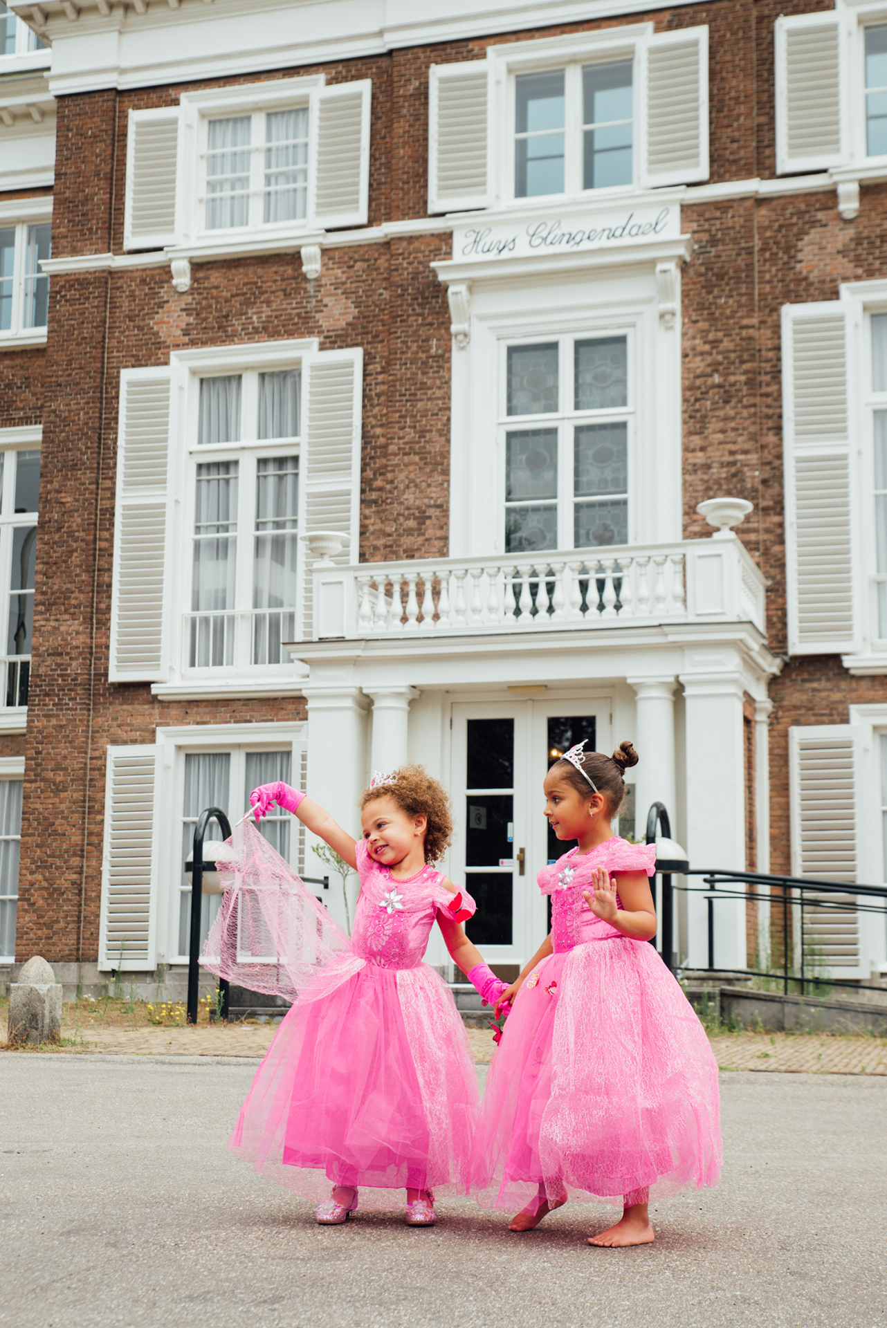 Doornroosje - roze prinsessenjurk vlinders + Kroon + Toverstaf + Handschoenen - Afbeelding 5