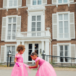Doornroosje - roze prinsessenjurk vlinders + Kroon + Toverstaf + Handschoenen