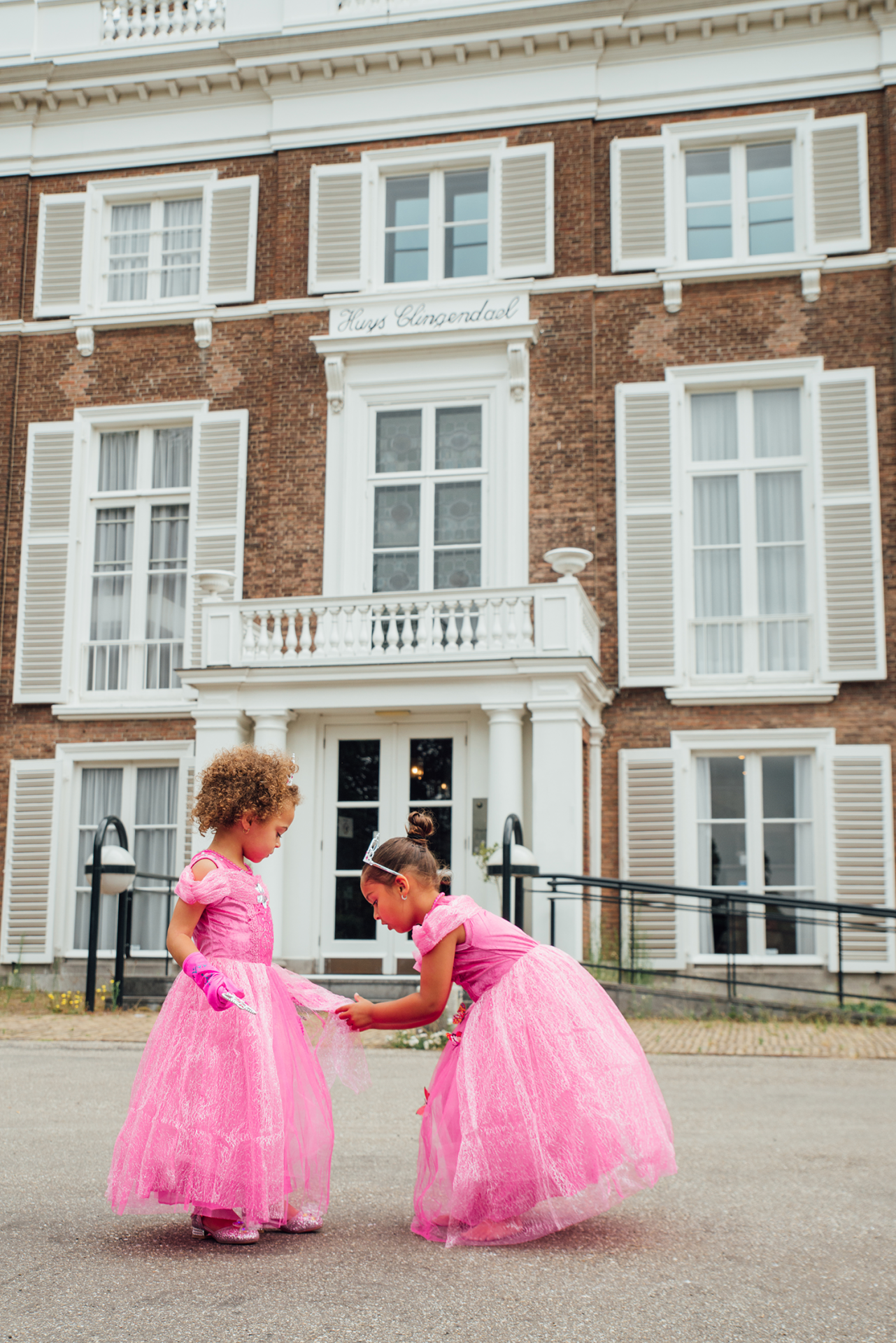 Doornroosje - roze prinsessenjurk vlinders + Kroon + Toverstaf + Handschoenen - Afbeelding 2