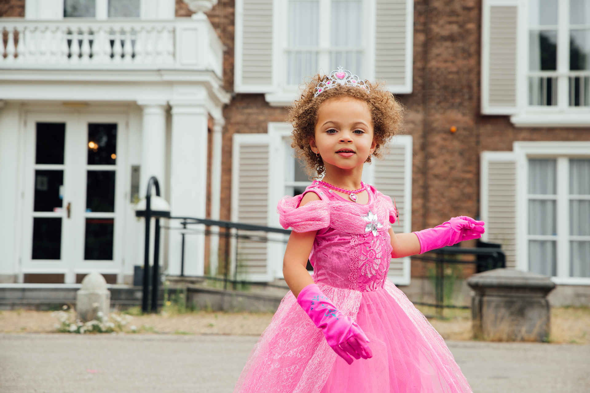 Doornroosje - roze prinsessenjurk vlinders + Kroon + Toverstaf + Handschoenen - Afbeelding 4