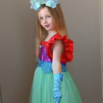 vanaf de zijkant Turquoise Ariel prinsessenjurk met gratis toverstaf en tiara